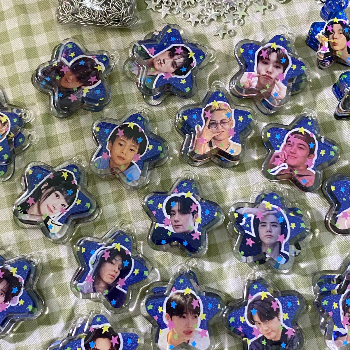 napeunjiet's tweet photo. your items are ready!!⭐️ #starboyz https://t.co/O3GnIPJ0Tl