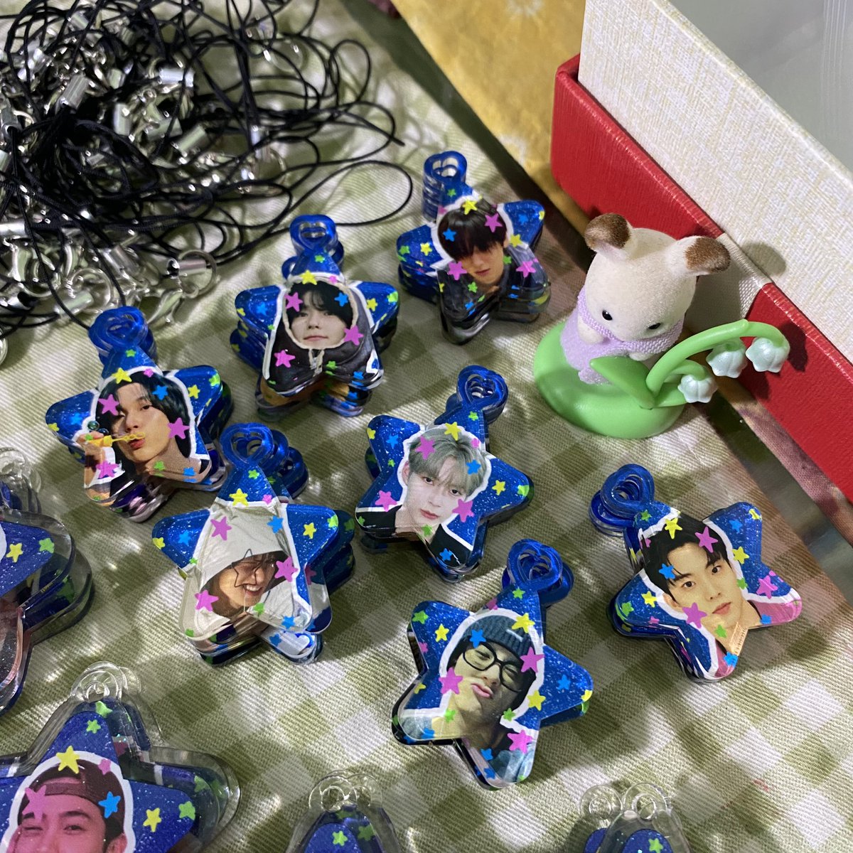 napeunjiet's tweet photo. your items are ready!!⭐️ #starboyz https://t.co/O3GnIPJ0Tl