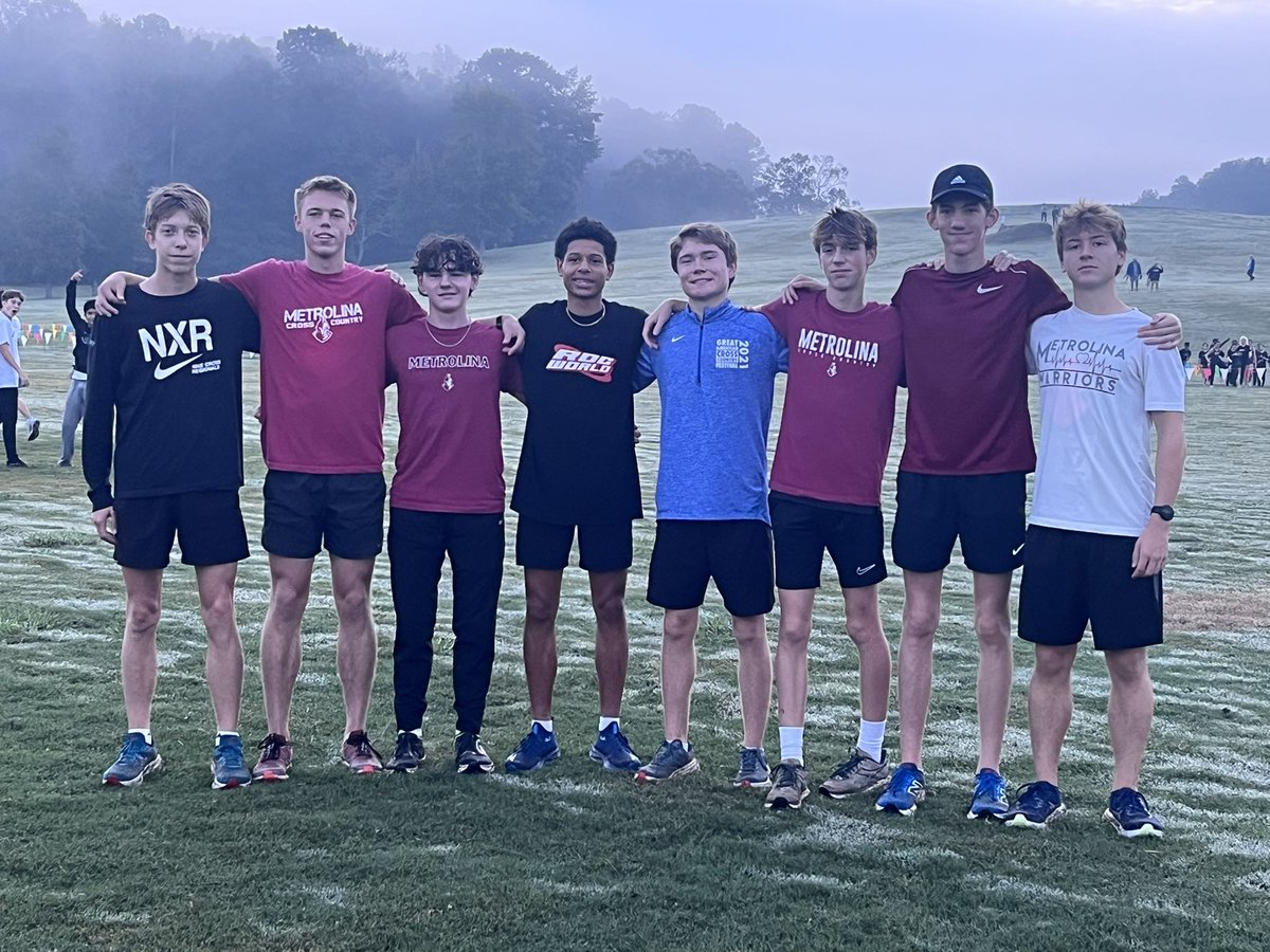 MCASportsUpdate's tweet photo. The boys XC team (John Capps, Ben Efland, Jude Rutherford, Josh Koos, Will Campbell, Tyler McClure, Price Fee, Jackson Neubauer) was 10th of 96 schools in the Alexander/Asics Inv. John set the Fr. school record (16:22.8) &amp; Ben set the Jr. school record (16:29.7). https://t.co/rCJjx4CSxL