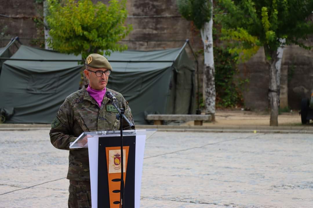 FUTER_ET's tweet image. El #REW31 del #MATRANS ha celebrado un Acto a los Caídos junto a la  #UTMAAA del #MAAAA. La fecha coincide con los 25 años de la entrega de la Enseña Nacional al Regimiento. Honor, historia y compromiso nos unen en este día tan especial.
¡Como nosotros ninguno!
#SomosTuEjército