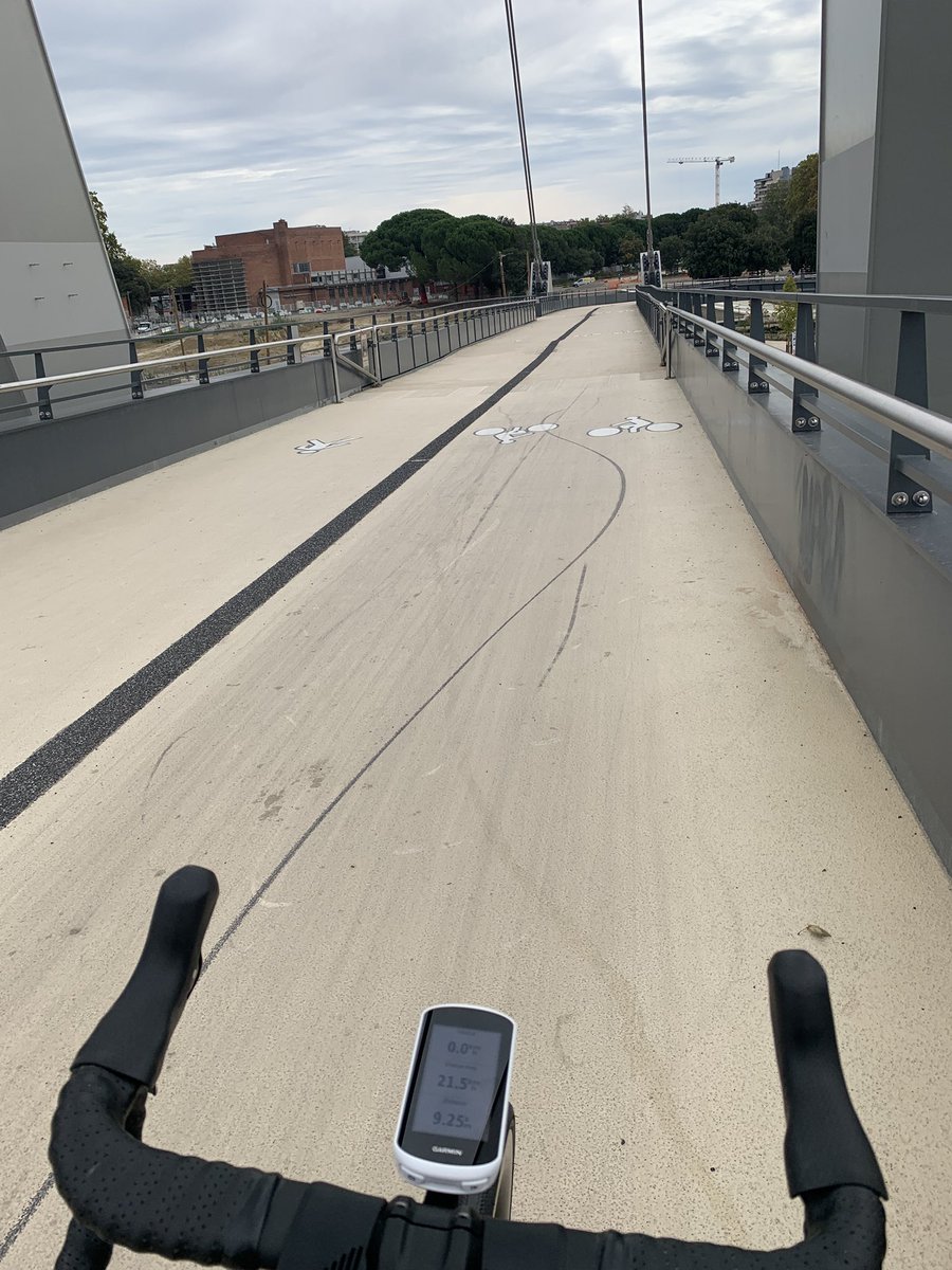 billbezac tweet media