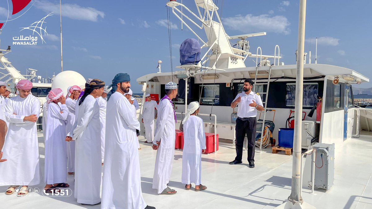 mwasalat_om's tweet photo. 🌟 | خطوة نحو الأفق
نغرسها في أجيال المستقبل ✨
.
.
🛳️ | تم اليوم تنظيم زيارة ميدانية لطلبة مدرسة مسندم للبنين 10-12, في ولاية خصب، إلى عبارة #مواصلات"صوقرة" للاطلاع على خدمة العبّارات بالشركة، و تعرفيهم بالمسارات الاكاديمية المرتبطة بالقطاع البحري، وذلك ضمن برامج مواصلات للمسؤولية الاجتماعية ⚓️
.
.
🤩 | نورتونا يا أبطال 🌊