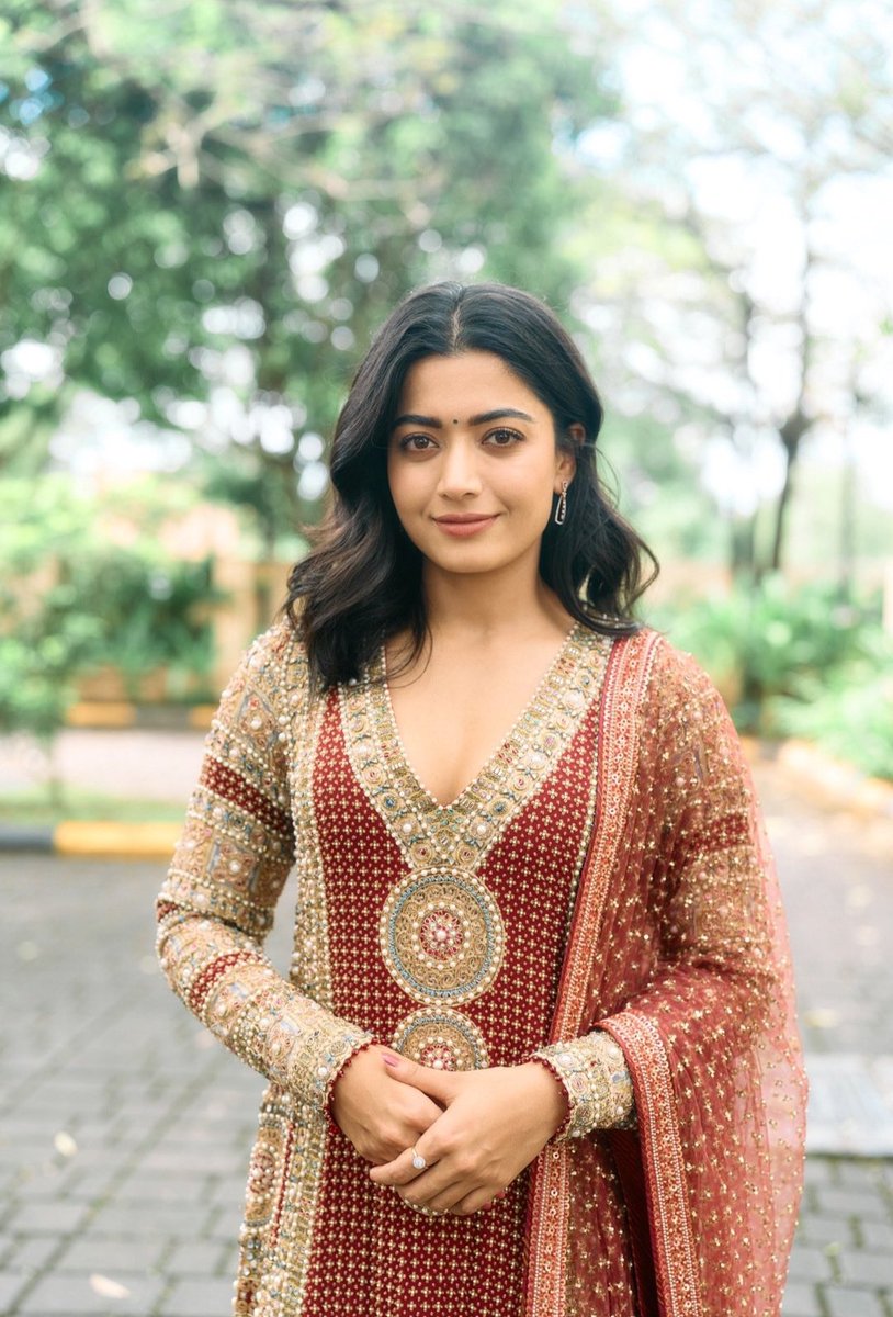 rashi_vibez's tweet image. Navaratri special pics 😍😘
#RashmikaMandanna 
#expressionqueen
#beauty  #FreeMoraraKebaso 
#Jacqueline  #FahadhFaasil