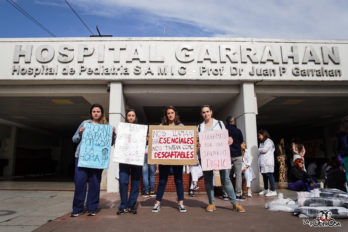 gargantapodero's tweet photo. "El Hospital Garrahan atiende 600.000 consultas por año, el 40% de los niños, niñas y adolscentes con cáncer. Es de acceso gratuito y atiende las patologías mas graves de la población infantil. Por eso, lo estamos defendiendo", Norma Lezcano, Asociación de Profesionales. https://t.co/s0GEGWZL8u