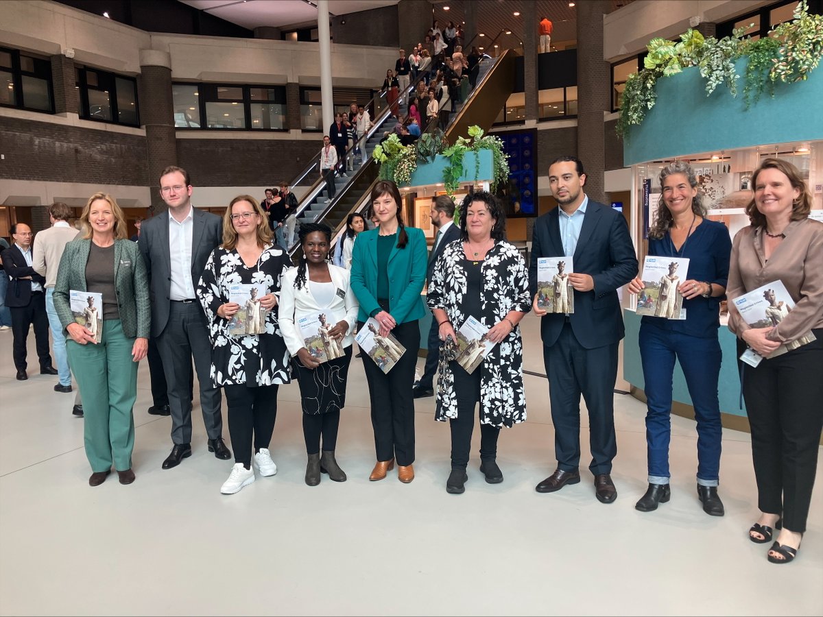 De commissie nam vandaag een petitie in ontvangst van <a href="/PlanNederland/">Plan International NL</a> . Daarin vraagt de organisatie aandacht voor vergeten conflicten en specifiek voor jonge vrouwen en meisjes die door die conflicten getroffen worden.