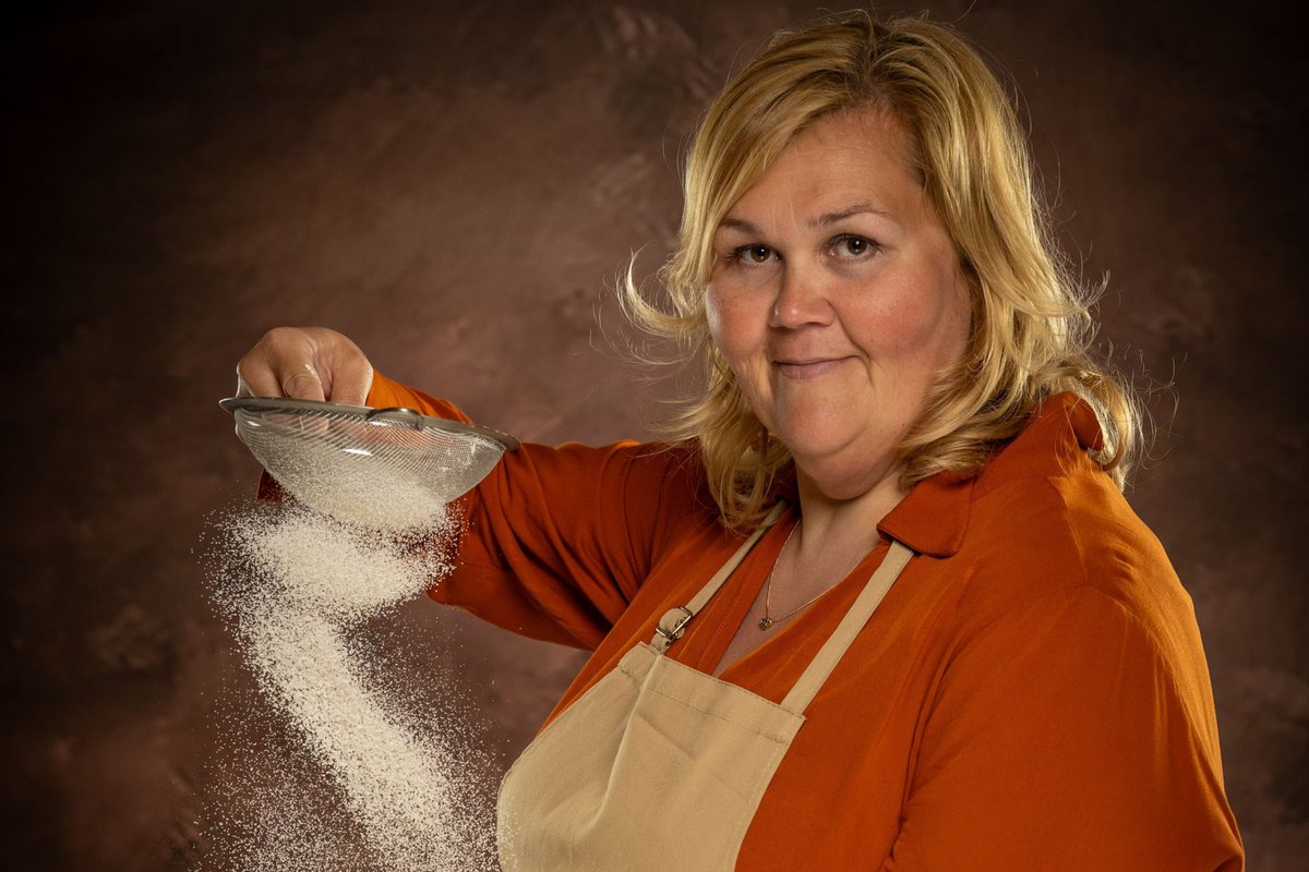 JMesh92's tweet image. Same energy. Would take a bullet for them both. #GBBO