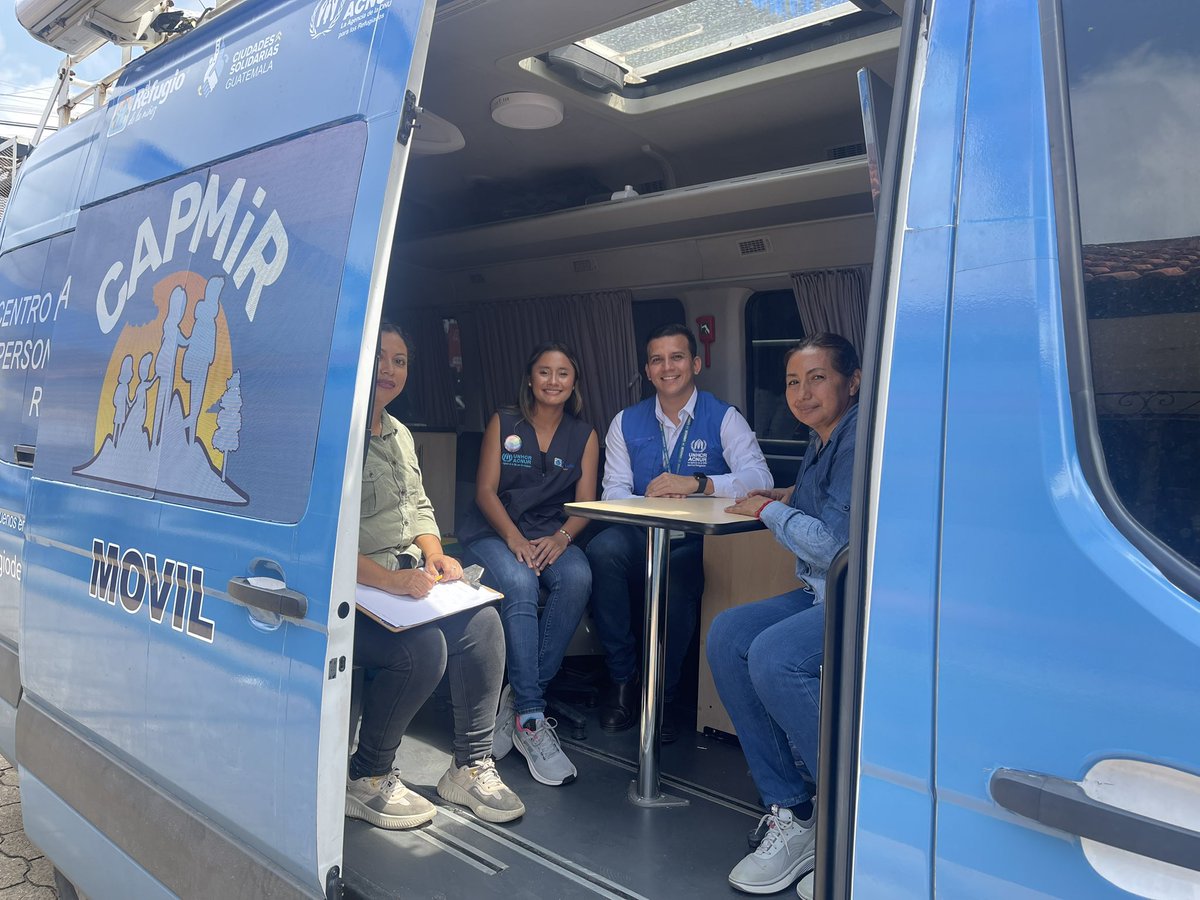 eduardojgt111's tweet photo. 📍 En Moyuta, Jutiapa, estamos activos con CAPMIR Móvil y @PDHgt monitoreando el flujo de personas en movimientos mixtos. 🤝 Junto a la Dirección Municipal de la Mujer, garantizamos que los casos de solicitantes de refugio reciban atención oportuna, priorizando la protección 🌏 https://t.co/0iPif9IEXN
