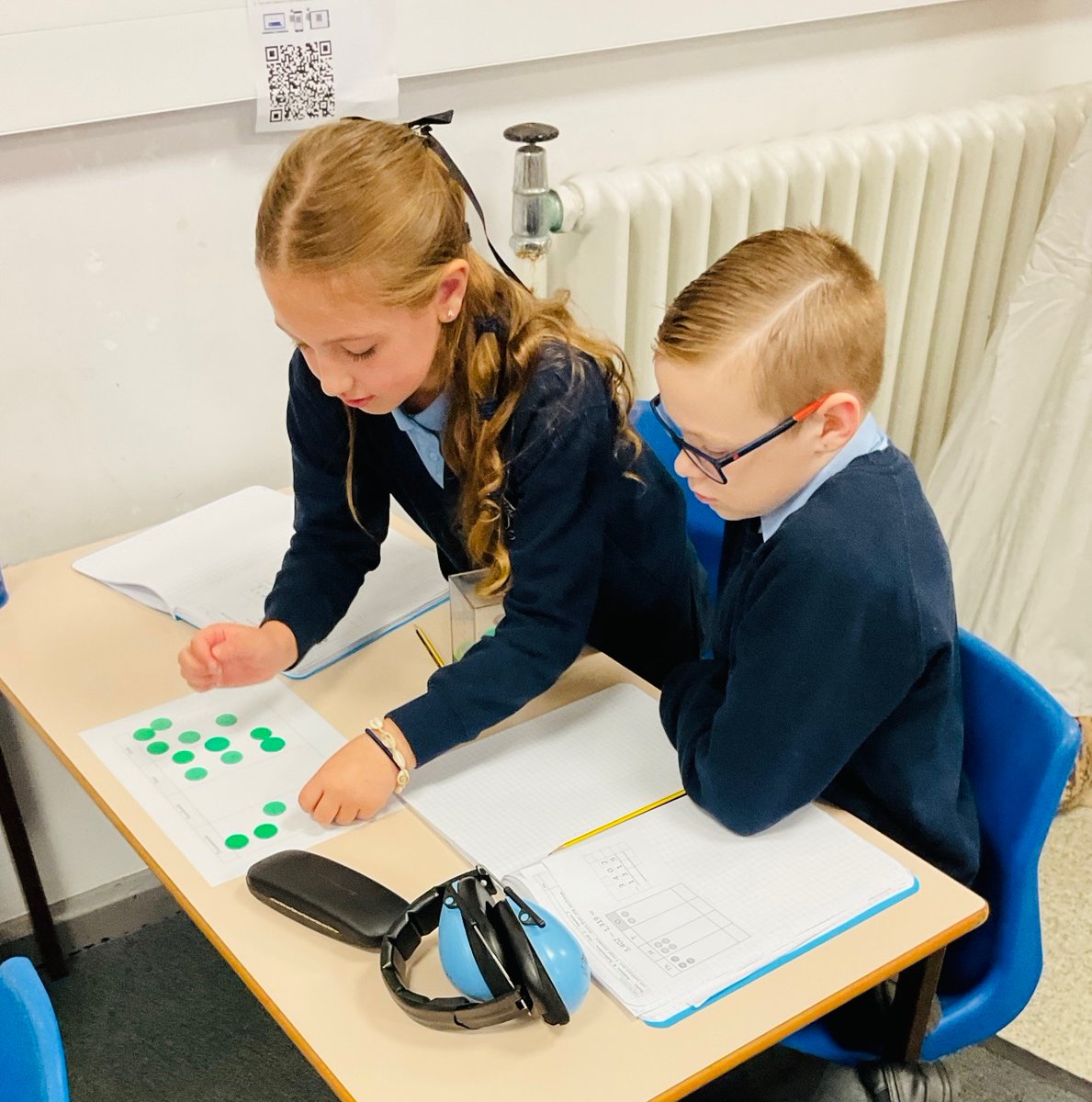 WoodchurchRoad's tweet image. Crew 4 have been grappling with manipulatives in maths this week. Collaboratively solving problems! Together we are stronger! 
#crew #masterymaths