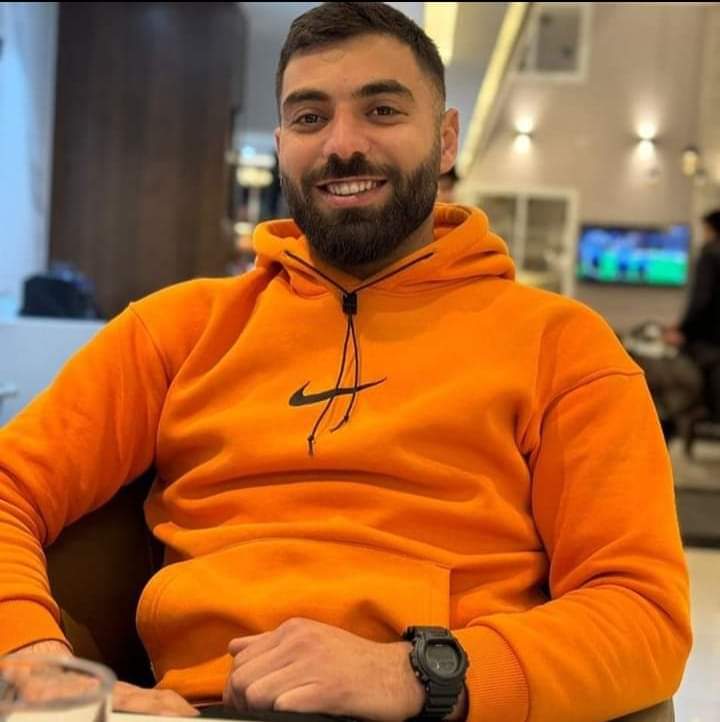 " كانَ لي فيما مَضَى أخٌ في الله
لَوْ وَثَبَ كانَ مُهاباً في الوَغَى
وأنيسُ رُوحٍ إذا لاقَتْهُ الوَرَى "
هنيئاً يا حبيب قلبي 💔