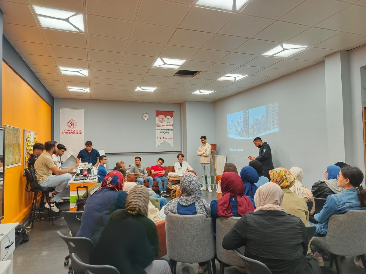 GSB_DuzceGM's tweet photo. Genç Ofisimizde Filistinli gençlerin sunumuyla "Filistin Kültür" buluşması gerçekleştirildi.
@OA_BAK @gencliksporbak https://t.co/a7rdgfqMfy