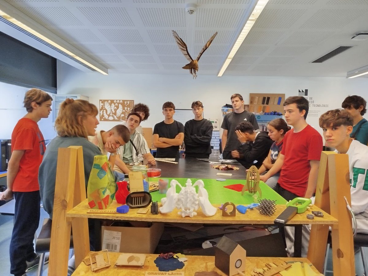 Institut Fco de Goya (@institutgoya) on Twitter photo Avui l'alumnat de robòtica de 1r de batxillerat ha visitat l'Ateneu de Fabricació del Parc Tecnològic a Nou Barris per conèixer de primera mà els serveis que ofereix tant per als estudiants com per a la ciutadania en general #robotica #batxillerat <a href="/consorciedubcn/">Consorci d'Educació</a> <a href="/escoles_hg/">Xarxa 0-18 d'H-G</a> Avui l'alumnat de robòtica de 1r de batxillerat ha visitat l'Ateneu de Fabricació del Parc Tecnològic a Nou Barris per conèixer de primera mà els serveis que ofereix tant per als estudiants com per a la ciutadania en general #robotica #batxillerat <a href="/consorciedubcn/">Consorci d'Educació</a> <a href="/escoles_hg/">Xarxa 0-18 d'H-G</a>