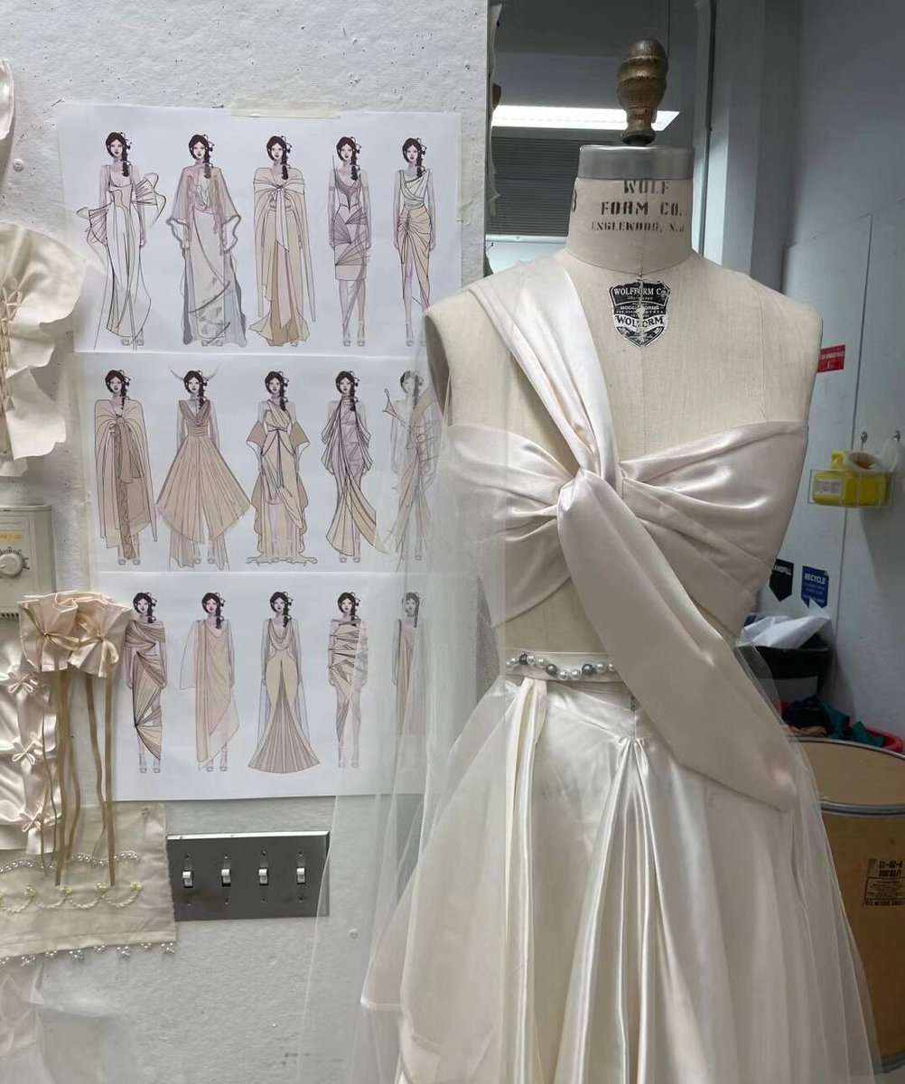 GothGirlGwen's tweet image. Creating the most beautiful clothes so that more women and men can fall in love with their most beautiful selves #fashion #design