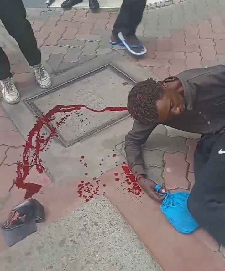 They had time to sit a whole day and discuss about Deputy president impeachment but couldn't even stand for our fallen heroes😢😢 when shall we get justice???
#Impeachment #deputypresident #rigathigachagua