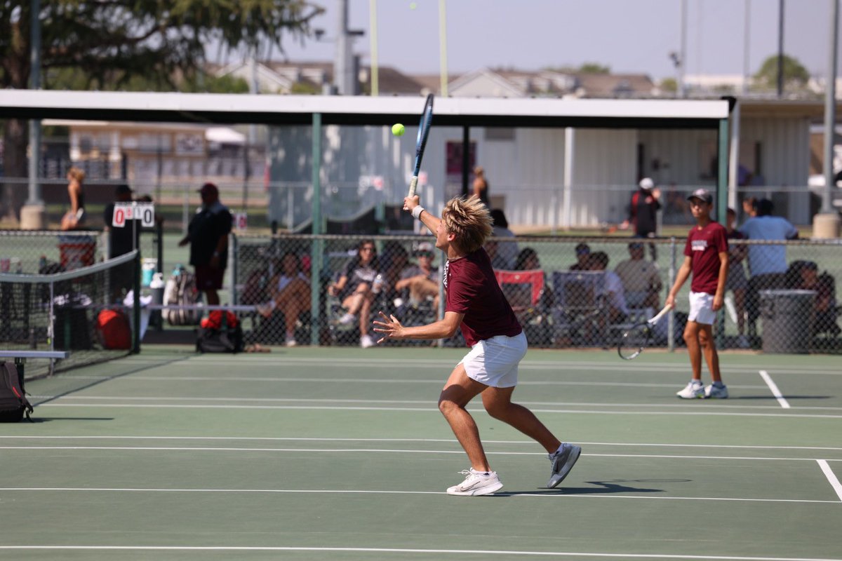 austinjdunson's tweet photo. Playoff tennis going down at @ConsolHS today. The Tigers are taking on New Caney Porter in a bi-district match up. https://t.co/iLuVkc4wWd
