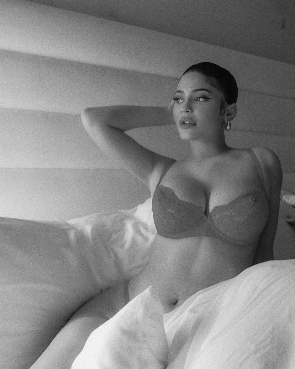kylieversac's tweet photo. kylie jenner, have some mercy https://t.co/28NKzsKlqS