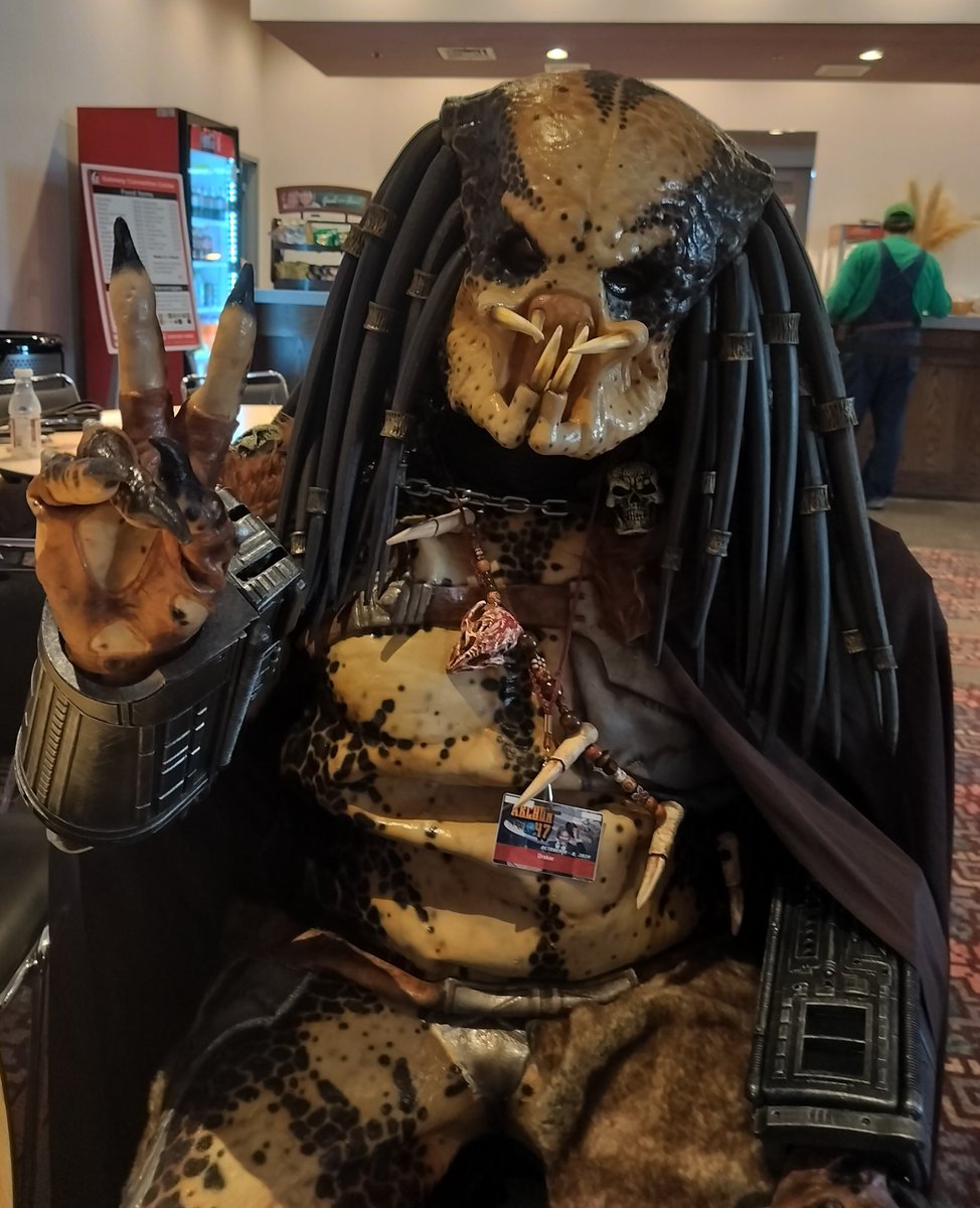 YautjaDrak's tweet photo. My Archdemon Predator cosplay at Archon 47. I love this suit, but man the heat is killer lol.

#Predator #Predators #Prey #AVP #AlienvsPredator #AliensvsPredator #Alien #Aliens #Yautja #Hish #Hishquten #Xenomorph #scifi #horror #horrormovies #cosplay #costume #archon #archon47 https://t.co/rg2Y7J8XvA