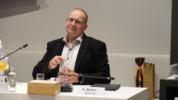 Wouter Bollen beëdigd tot wethouder -  maasduinencentraal.nl/l/105302