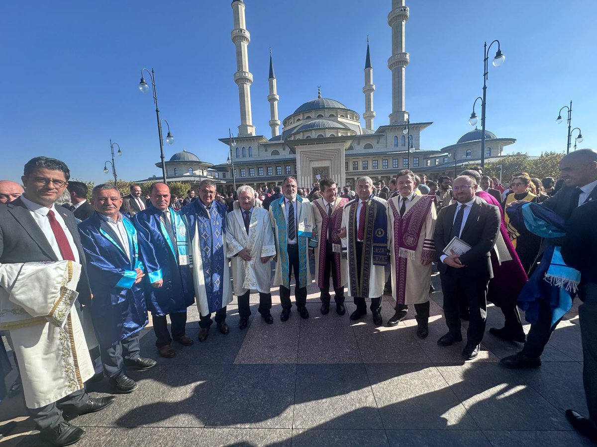 acengizkoseoglu's tweet photo. 2024-2025 Akademik Yılı Açılış Töreni’ni Cumhurbaşkanlığı Külliyesinde, Cumhurbaşkanımız Sn. @RTErdogan’ın teşrifleriyle ve YÖK Başkanımız Sn. @erolozvar'ın katılımıyla gerçekleştirdik. 

@ybuankara 
@YuksekogretimK https://t.co/HnoGn0VLlb