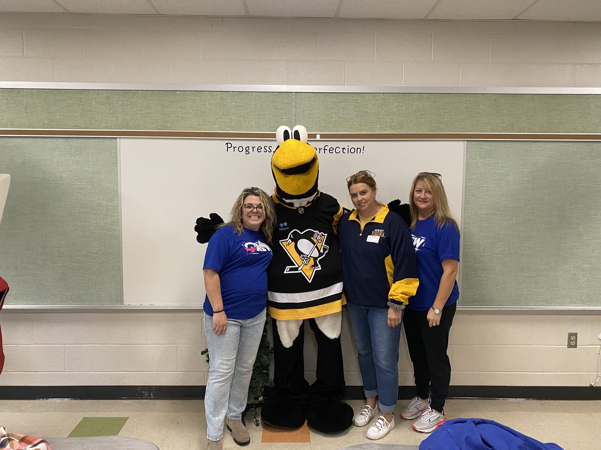 EQTCorp's tweet photo. Today our #Qrew and our friends at the @penguins joined @America250_PA as it launched its Keystone Classroom Initiative, a storytelling and visitation program to visit children across Pennsylvania to educate them about our shared Pennsylvania story. https://t.co/MODv2c3ndI https://t.co/JiPYZRPjlS