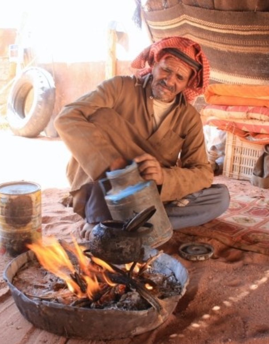 M3kkaz's tweet image. اسوي المعروف من طيب راسي
حتى الردي لا حام حولي عطيته .