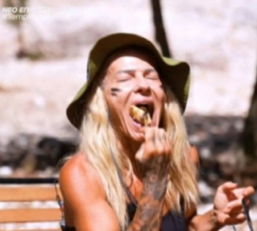 despina_wind's tweet photo. "Εγώ έχω έρθει εδώ για το παιδί μου που έχει πρόβλημα υγείας...πήρα τα 2000 αλλά υπόσχομαι δε θα πέσω ποτέ σε άλλον πειρασμό.
Είμαι εδώ με ένα σκοπό και θα παλέψω για αυτόν!"
🤡🤡🤡#TemptingFortuneGr https://t.co/C9EWLeZDro