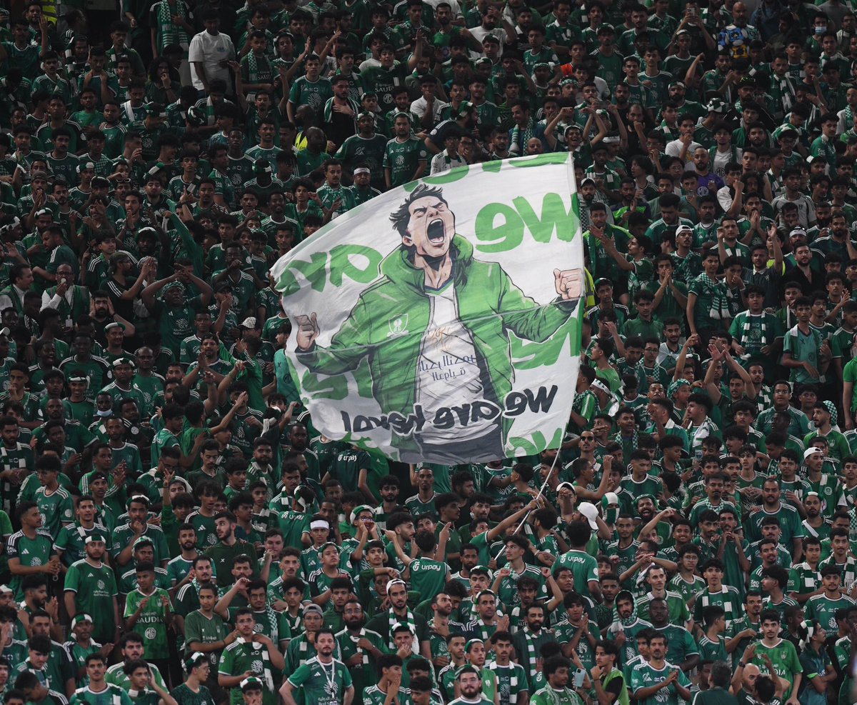 jeme_2014's tweet photo. اعظم قصه حب بين الاهلي وجمهورة..💚😍
#تصويري https://t.co/Uc2MoUQZg6