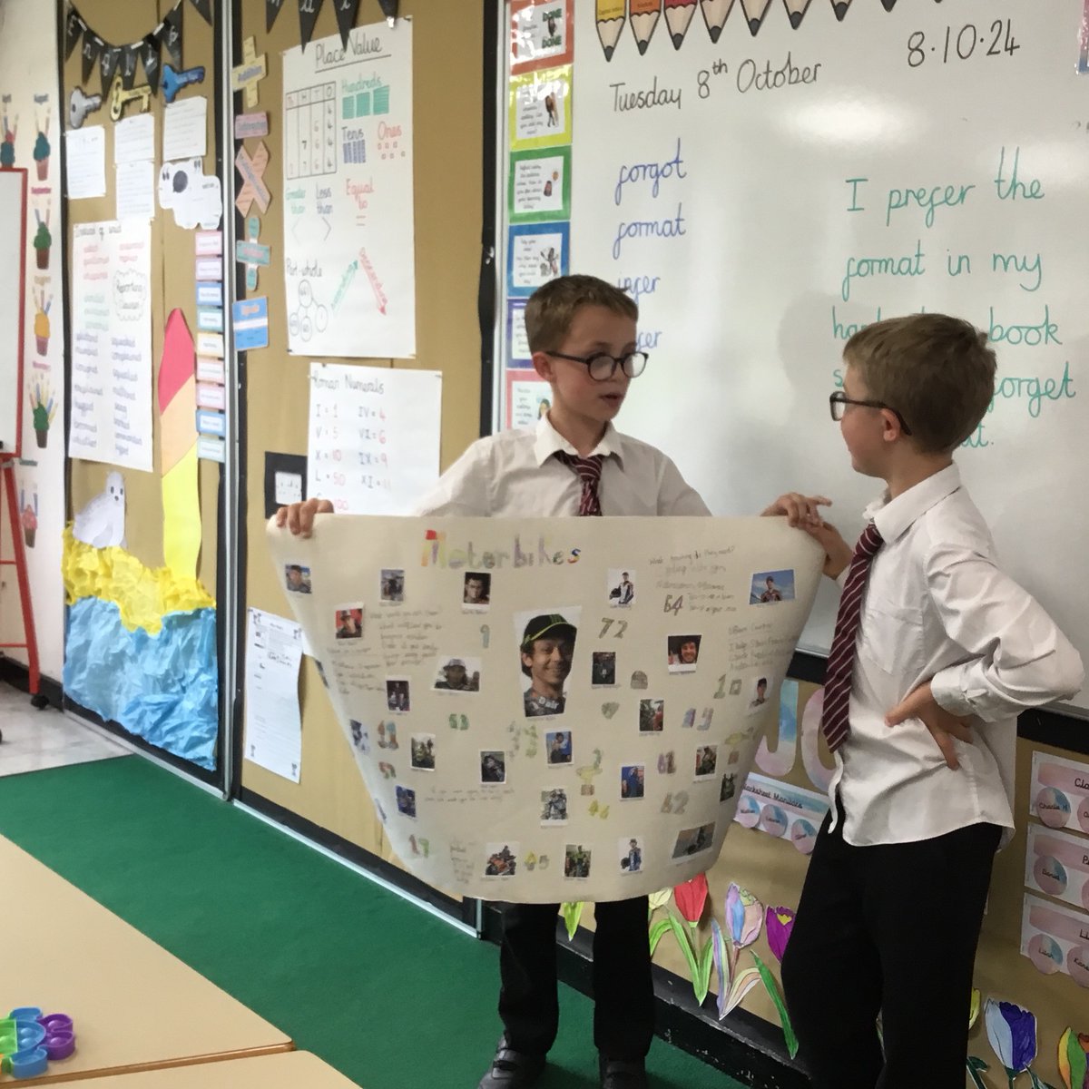 stlukesfrodsham's tweet photo. This morning we did some group work to investigate why paragraphs are used, before starting to present our homework projects this afternoon. #tulipclass https://t.co/w5Qj3Zlaws
