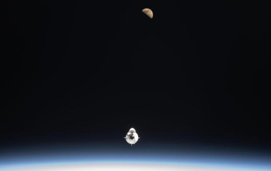 CommanderMLA's tweet image. Some photos just make you feel really small. There is so much out there to explore! 
#Ax1