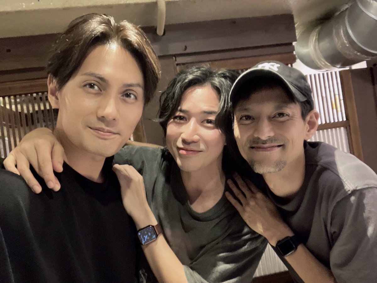 ryunosuke_kawai's tweet photo. 幸せだなぁ

歳を重ねるごとに彼らの存在のありがたさを感じます
一緒にいるだけで尊い

これからもよろしくね

そして和樹、40歳の誕生日おめでとう🎉🎂🎉 https://t.co/JonO0hFSnA