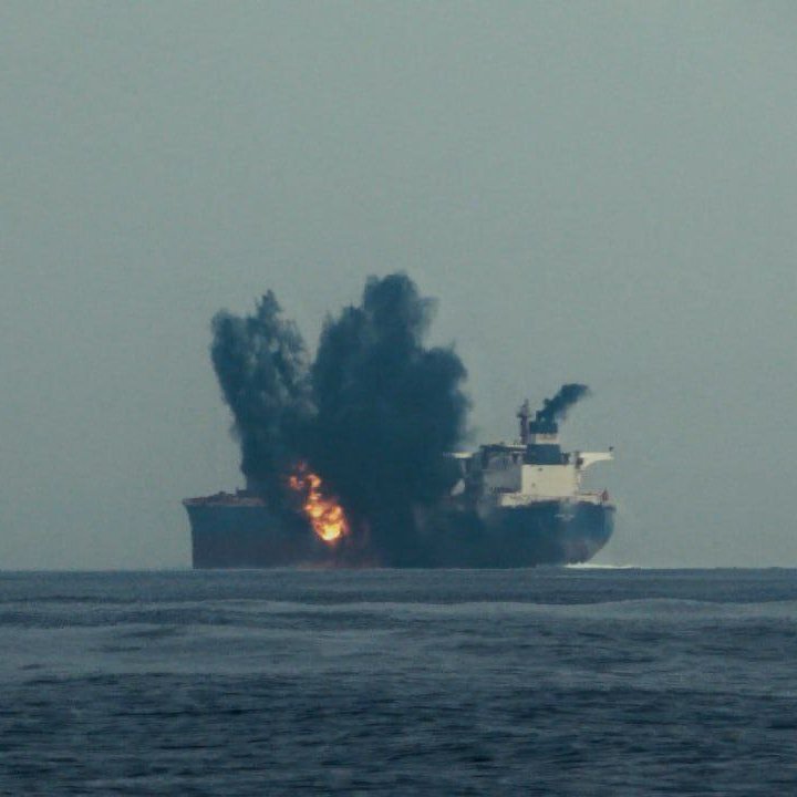 LegitTargets's tweet image. 🚨🇾🇪🇮🇱 BREAKING: Yemen's ANSAR ALLAH has DESTROYED another tanker trying to access the Red Sea.