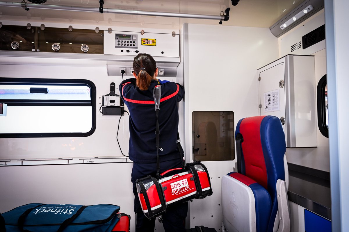 Sdis_95's tweet photo. #MardiConseil | Le froid arrive ❄️, les #Pompiers95 vous rappellent les gestes à adopter pour prévenir les risques d’intoxication au monoxyde de carbone.
👉https://t.co/O1A4aH5CVx 
❗️ 𝗖𝗵𝗮𝗾𝘂𝗲 𝗮𝗻𝗻𝗲́𝗲, 𝗰𝗲 𝗴𝗮𝘇 𝘁𝗼𝘅𝗶𝗾𝘂𝗲 𝗲𝘀𝘁 𝗿𝗲𝘀𝗽𝗼𝗻𝘀𝗮𝗯𝗹𝗲 𝗱’𝘂𝗻𝗲 𝗰𝗲𝗻𝘁𝗮𝗶𝗻𝗲 𝗱𝗲 𝗱𝗲́𝗰𝗲̀𝘀 𝗲𝗻 𝗙𝗿𝗮𝗻𝗰𝗲 ❗️
En période hivernale, les risques d’intoxication au monoxyde de carbone (CO) augmentent, en lien avec l’utilisation des appareils de chauffage.
𝗜𝗻𝘃𝗶𝘀𝗶𝗯𝗹𝗲, 𝗶𝗻𝗼𝗱𝗼𝗿𝗲 𝗲𝘁 𝗻𝗼𝗻 𝗶𝗿𝗿𝗶𝘁𝗮𝗻𝘁, 𝗹𝗲 𝗺𝗼𝗻𝗼𝘅𝘆𝗱𝗲 𝗱𝗲 𝗰𝗮𝗿𝗯𝗼𝗻𝗲 𝗲𝘀𝘁 𝗶𝗻𝗱𝗲́𝘁𝗲𝗰𝘁𝗮𝗯𝗹𝗲 !