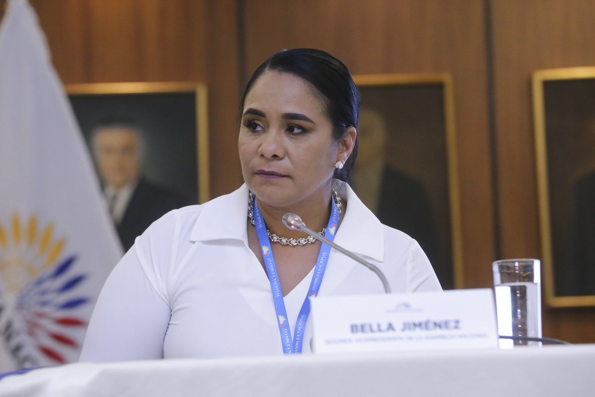 ElProgresoec's tweet image. #Atención
Esta mañana fue detenida la exasambleísta Bella Jimenez, por presunto delito de #concusión.
Su detención se dio tras varios allanamientos llevados a cabo, en #Guayaquil, por parte de la @PoliciaEcuador y la @FiscaliaEcuador.