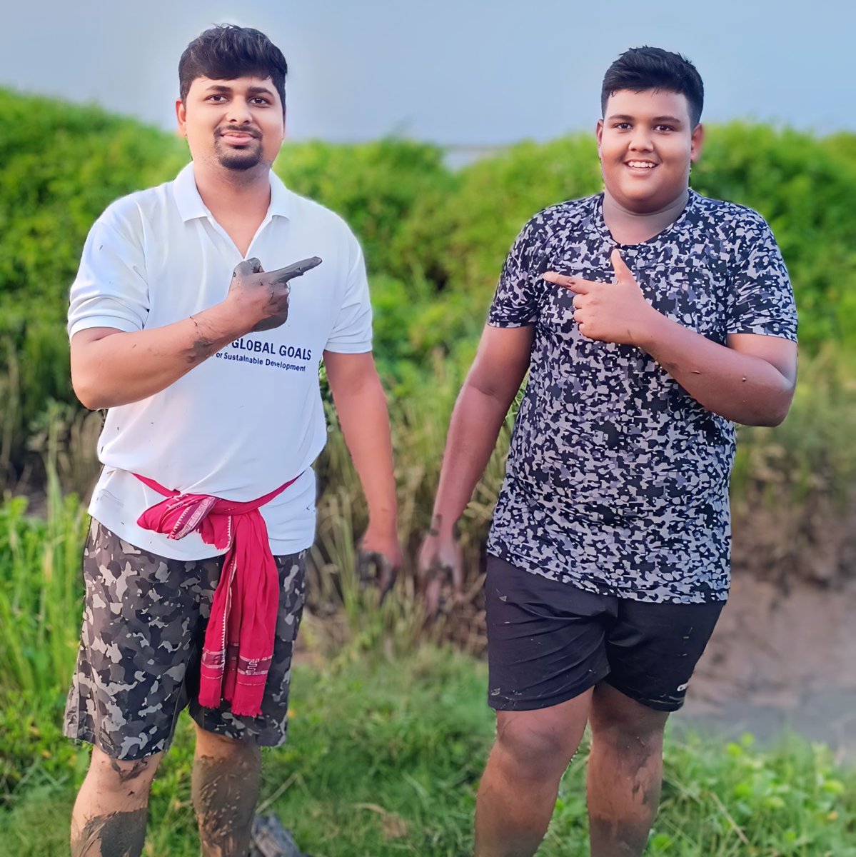 SubhanKumar13's tweet photo. Today Iam  taking a significant step towards environmental conservation by planting Mangroves Rhizophora Apiculata saplings,Local Name  Rai , planted at Mahanadi River bank, Paradip, 
@SATTVIC_SOUL @AdyashaSatpath3 
 @itsBiswajeet 
 @dfomangrovefdwl 
@ErikSolheim
 @Ssamal12345 https://t.co/udaPQkTU9L