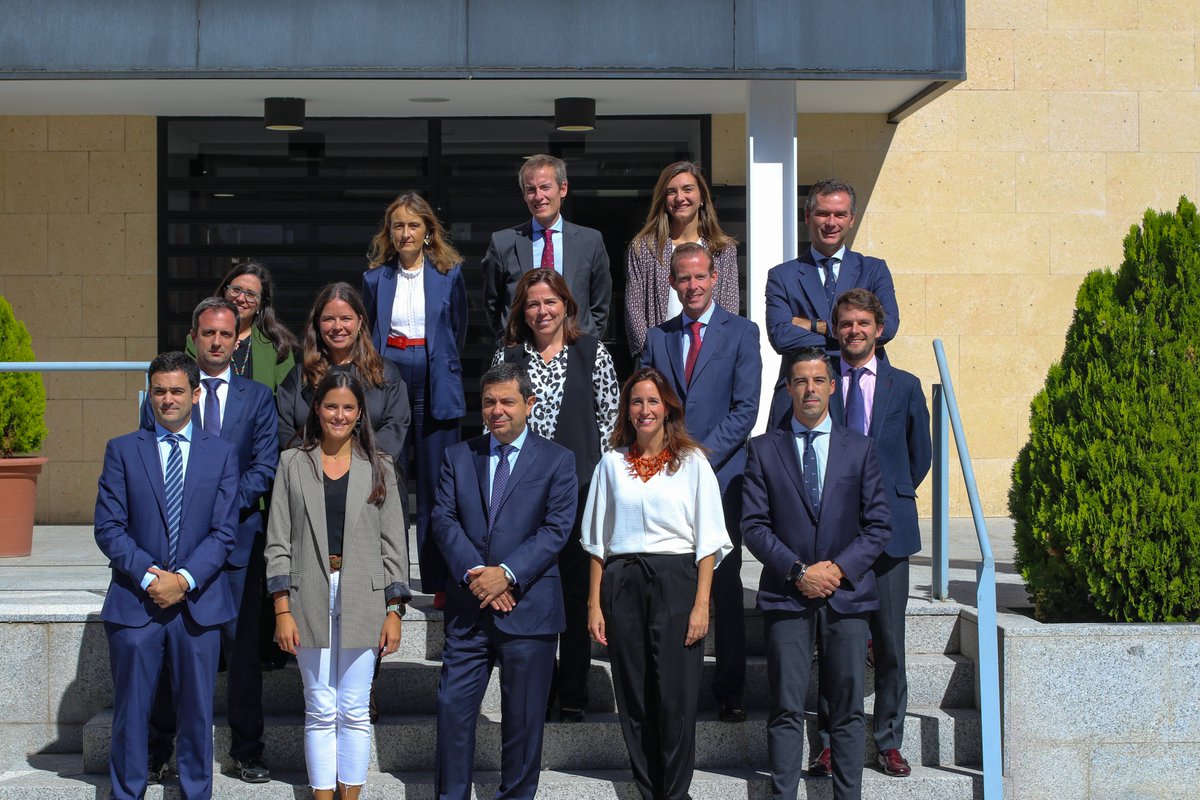 La semana pasada, dimos la bienvenida a los profesionales que se incorporan a los equipos directivos de los colegios. En unas jornadas formativas, tratamos temas como la misión de Fomento, el papel del directivo, la toma de decisiones o la innovación educativa. ¡Bienvenidos!