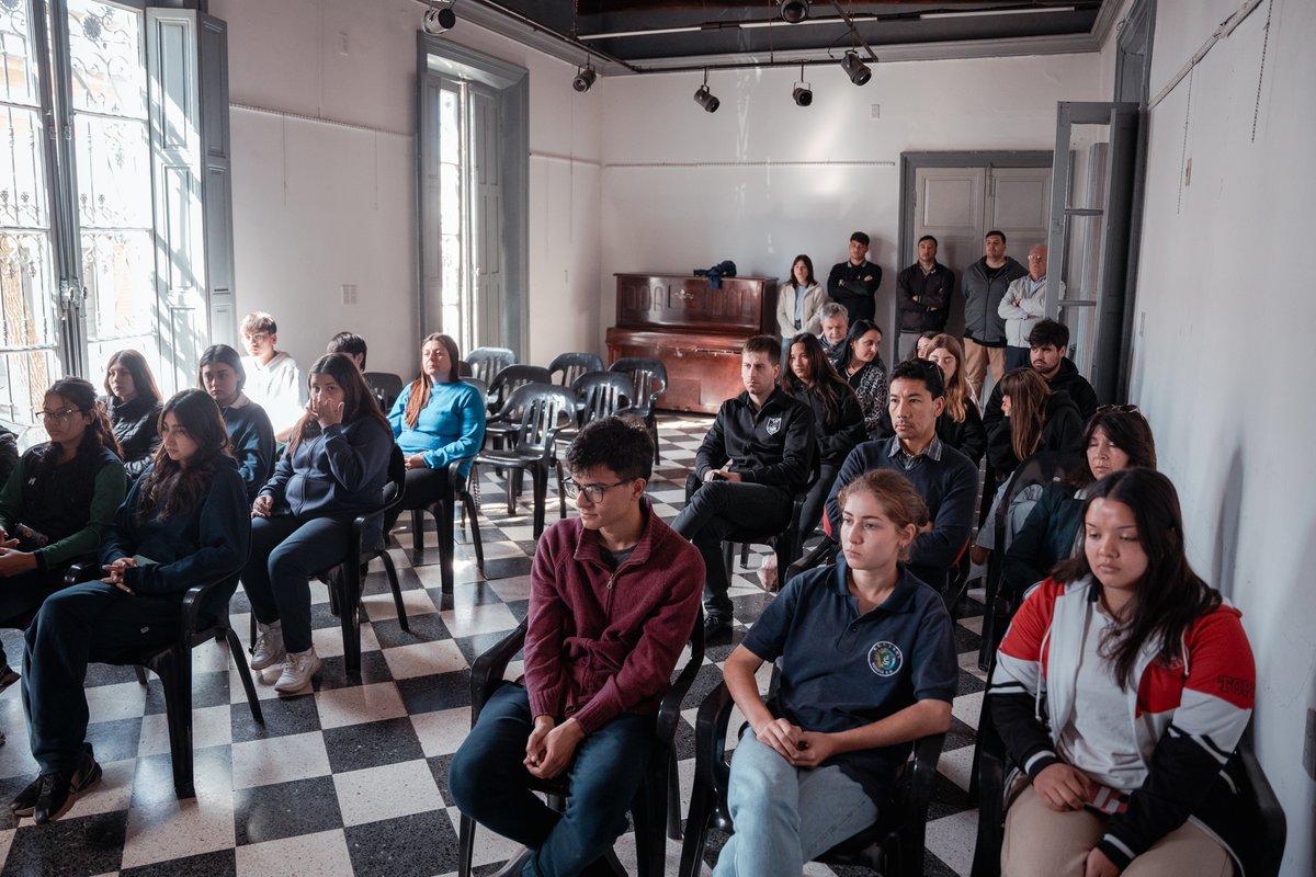 #AcompañamosSueños
✅ Estudiantes del departamento Nogoyá recibieron becas para representar a Entre Ríos en el certamen nacional "Formando Emprendedores" que se realizará en Villa Giardino, Córdoba.
📲 Más info en: bit.ly/2024becas
<a href="/GobiernoER/">Gobierno de Entre Ríos</a> <a href="/marianoberdinas/">Mariano Berdiñas</a>