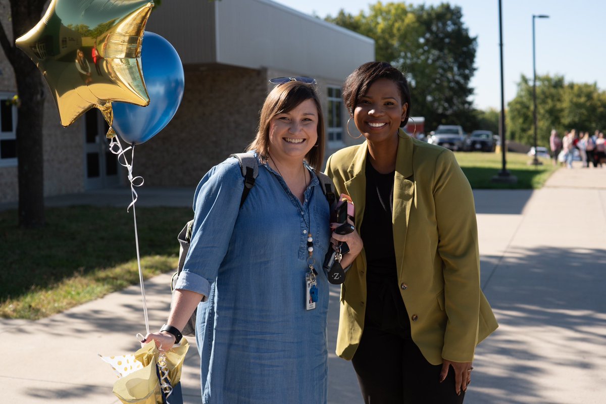 MrsZamora_ctes's tweet photo. I am SOOO excited and honored to have been selected to be part of the @NKCSchools Superintendent Leadership Institute this school year! Ready for this amazing opportunity and learning that will come this year! @ChouteauSchool #learningwithdragons https://t.co/CIjCASIyG6