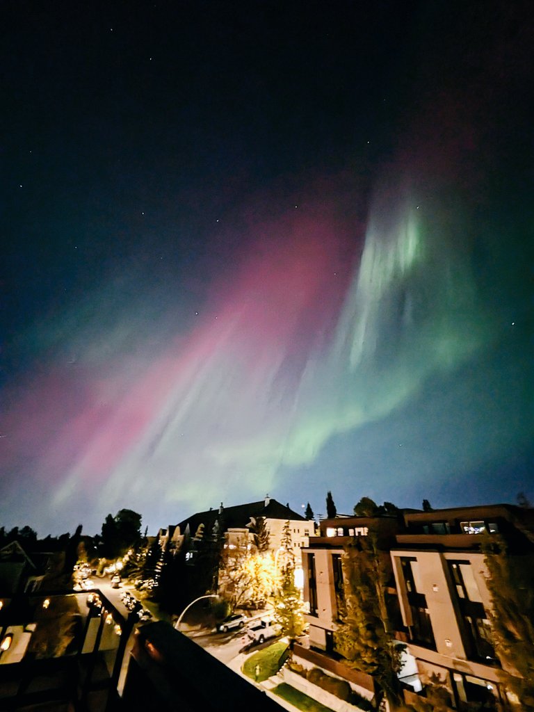 JaneBond99's tweet photo. @BadWeatherKyle 10ish-11:45pm east to west over South Calgary #mardaloop Oct. 7/24, Calgary, AB
Just when I thought it was over, this happened! 
Taken with pixel 7a in my PJs 🌃😉 
#yyc #aurora #photographylovers #northernlights 
#NatureWonders https://t.co/cAYcYCo0ut