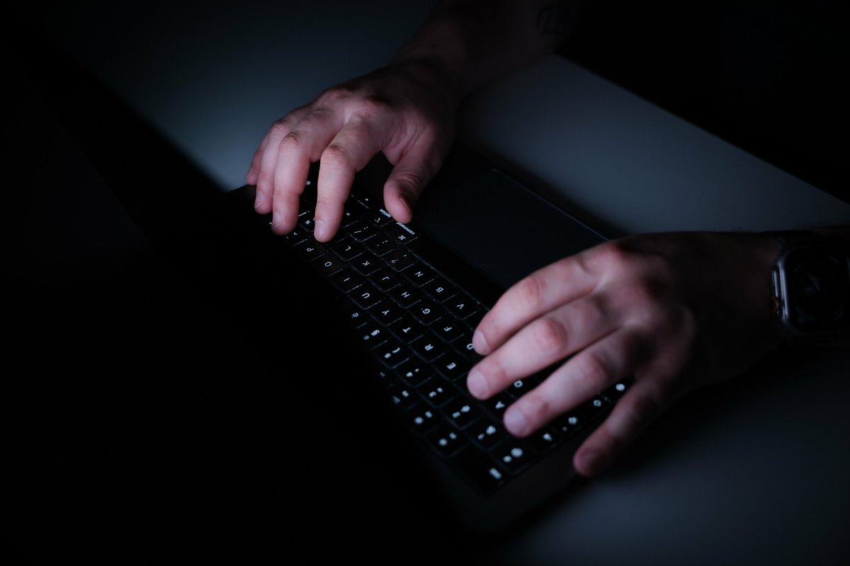 le_Parisien's tweet photo. Pédopornographie : une plateforme du darknet avec des centaines de milliers d’utilisateurs démantelée en Allemagne
➡️ https://t.co/lnDx7jhgLa https://t.co/hKSN6zQXmH