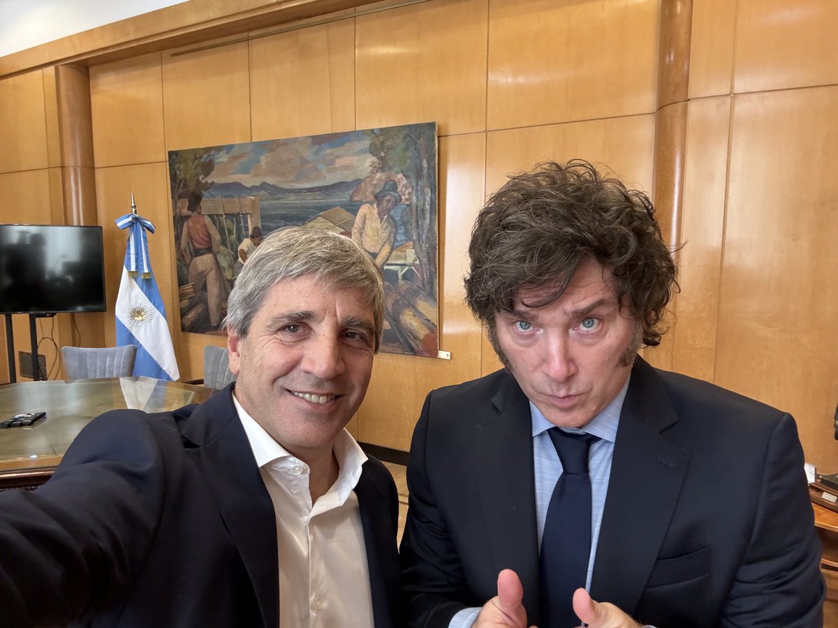 LuisCaputoAR's tweet photo. VLLC!! 🇦🇷🇦🇷🇦🇷 https://t.co/306A8g845o