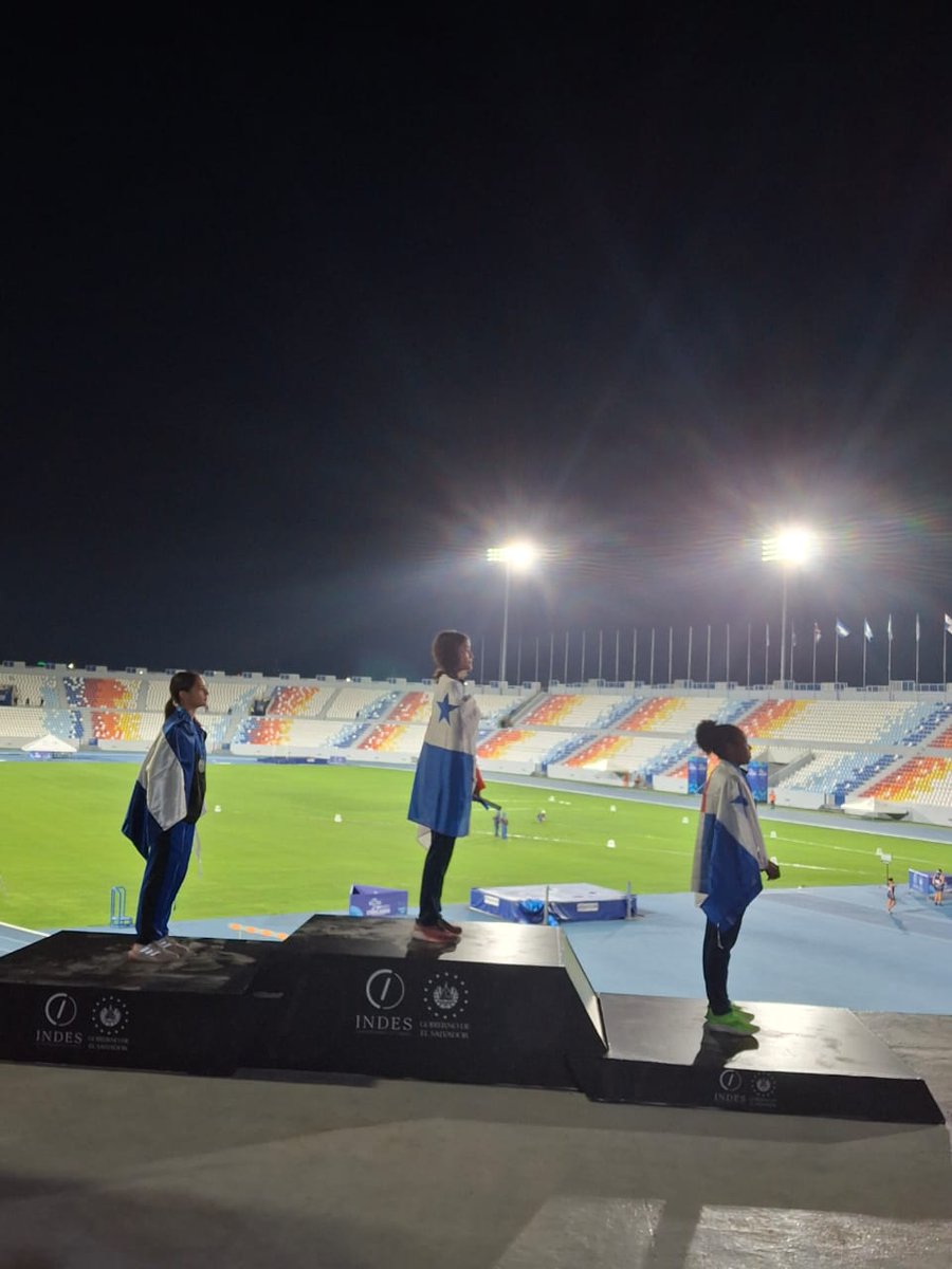 Anny Williams(oro) y Hanna Ballís(bronce)saludan la bandera, mientras escuchan las gloriosas notas de nuestro himno nacional.
Premiación del salto de longitud femenino en CODICADER 2024,San Salvador. 
<a href="/Pandeportes/">Pandeportes</a> <a href="/MeducaPma/">Ministerio de Educación de Panamá</a> <a href="/EstrellaOnline/">La Estrella de Panamá</a> 
<a href="/eflorescastro/">Eduardo Flores C.</a> 
<a href="/prensacom/">La Prensa Panamá</a>