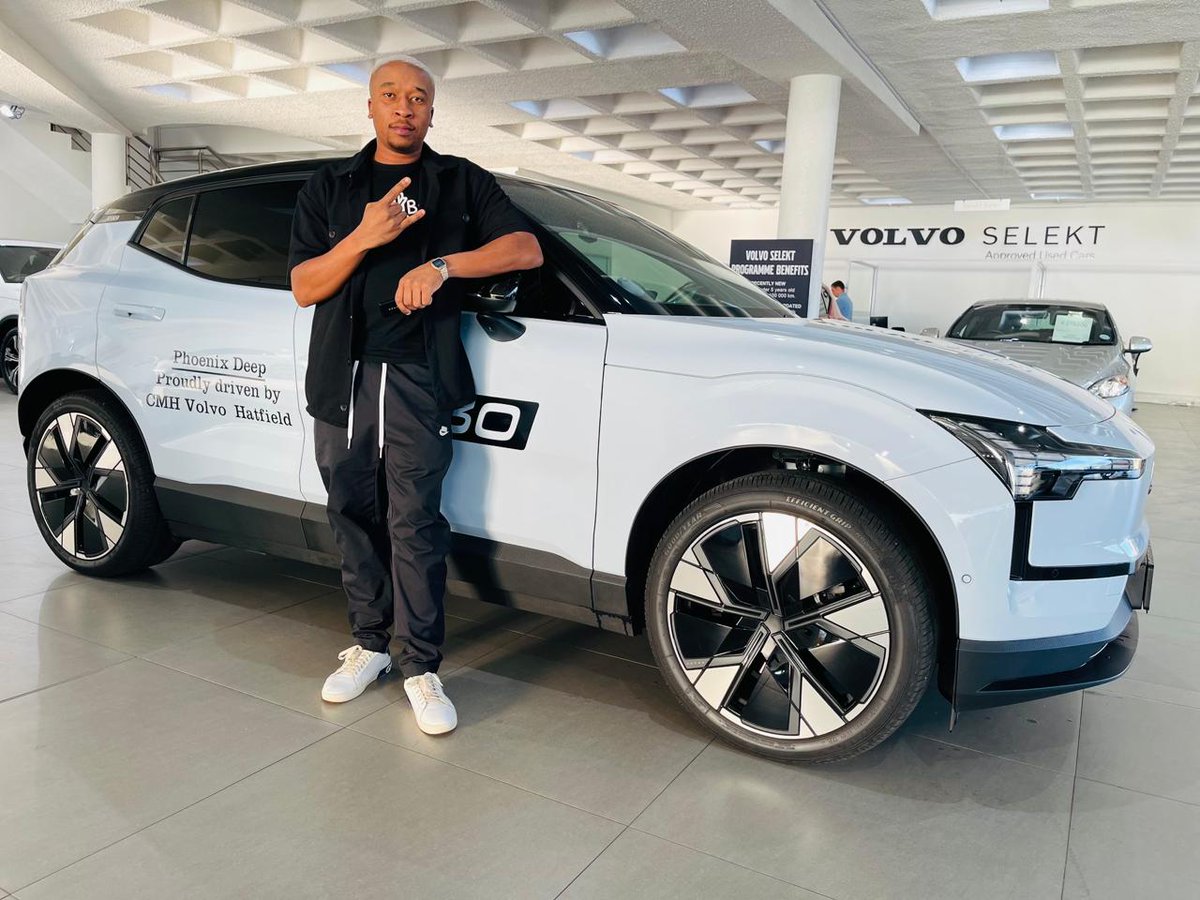 phoenixdeep_'s tweet photo. Proudly Driven By Volvo This Spring 🙏🏼😊🔥🎉 https://t.co/4KdiGIOgl2