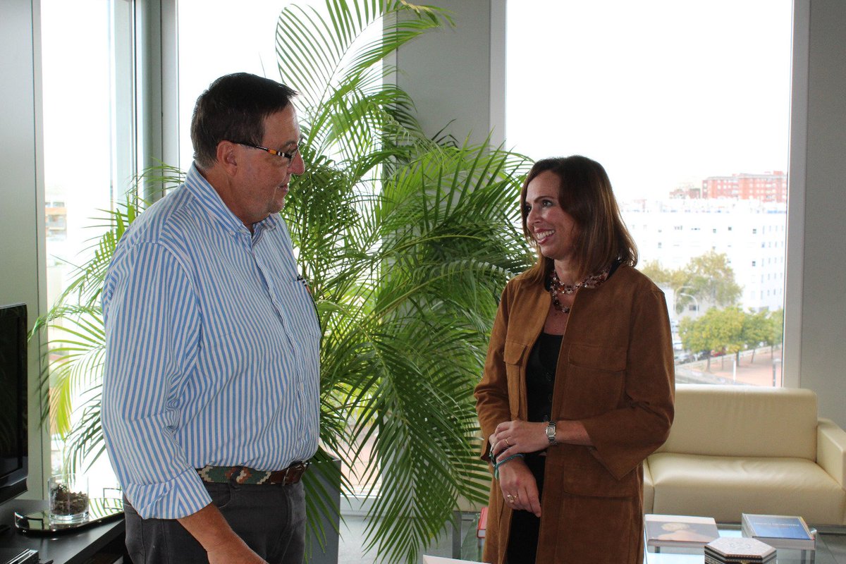 Rocio_DiazJ's tweet image. Manuel Moreno se jubila como coordinador de los #Consorcios de Transportes Metropolitano de @FomentoAND. 

Ahora te toca disfrutar de tu familia en la nueva etapa que comienzas.  

Gracias por tus años de servicio público.