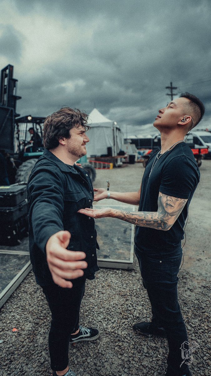 Gotta make sure the pre show vibes are just right 🔥✅

📷: <a href="/cameraguypaul/">Paul Raymond</a>