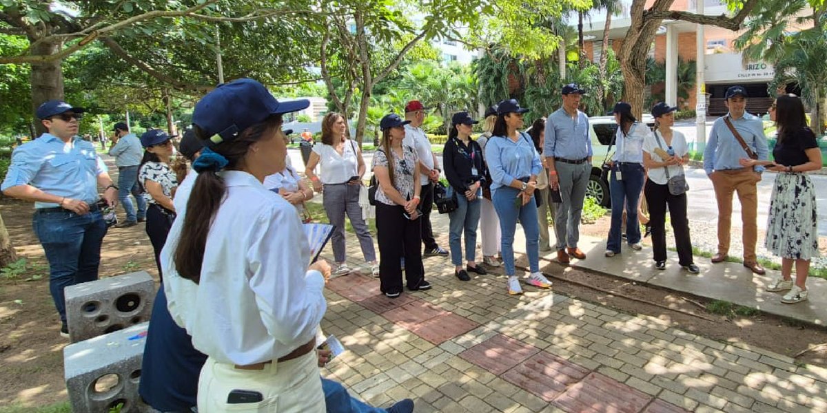 Grupo_Argos's tweet image. Participamos del Foro de Prosperidad Social de la Asociación de Fundaciones Empresariales de Colombia, evento que reunió a los líderes del ecosistema de filantropía estratégica e inversión social privada del país.

En este espacio, más de 85 fundaciones discutieron los desafíos y…