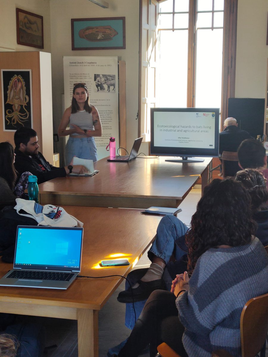 olha____t's tweet photo. Talking about bats &amp; ecotoxicology everywhere I go 😄 
This time presenting my research in Granollers 🦇🇪🇸 https://t.co/eZoZXT0NVZ
