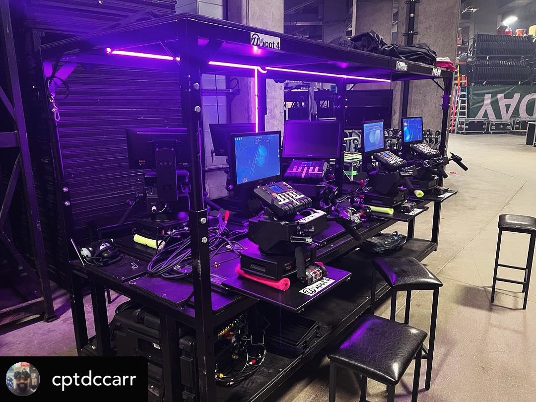 TheRobeWay's tweet image. Backstage with @daveccarr and the @Robelighting #RoboSpot party barge on a #TechTuesday.

#therobeway #robelighting #solotech #lightingtech #techlife