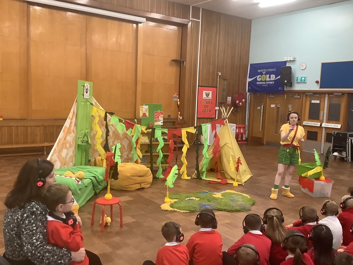 BPSMrsCowie's tweet photo. P1 - P4 loved our Daring to Dig live performance this morning! We listened so well and laughed along too!  🤩🦖🎧@BonnybridgePS @MissC_HT @BPS_MrsWhite @BPSMissCostello https://t.co/7WlqCsFoJo