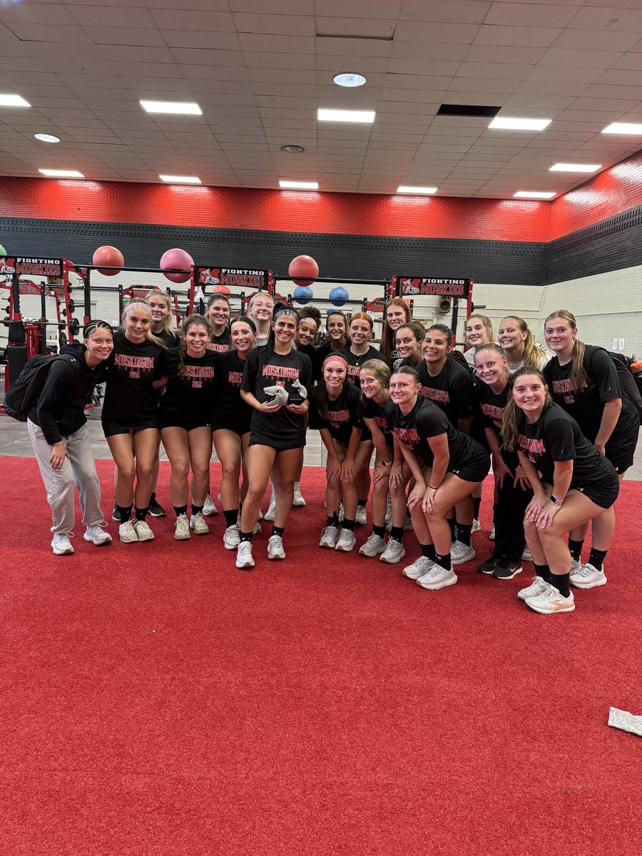 Our first Leader of the Week goes to senior, Morgan Meisel! She was voted by her team based off of her representing our values and standards as well as lifting our efforts competitively this past week! 

#DefendTheM #LeaderofTheWeek