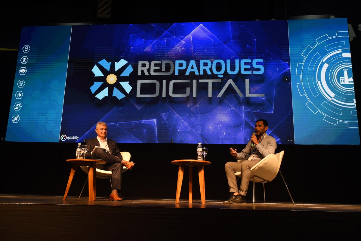 InfoRedParques's tweet photo. 🌐 ¡Presentamos RedParques Digital, la nueva plataforma para conectar parques industriales y potenciar la interconexión entre empresas!
🚀 ¡Una iniciativa que marcará un antes y un después para todos los parques y empresas involucradas!
#RedParquesDigital #SomosIndustria2024 https://t.co/symFRZ6swu