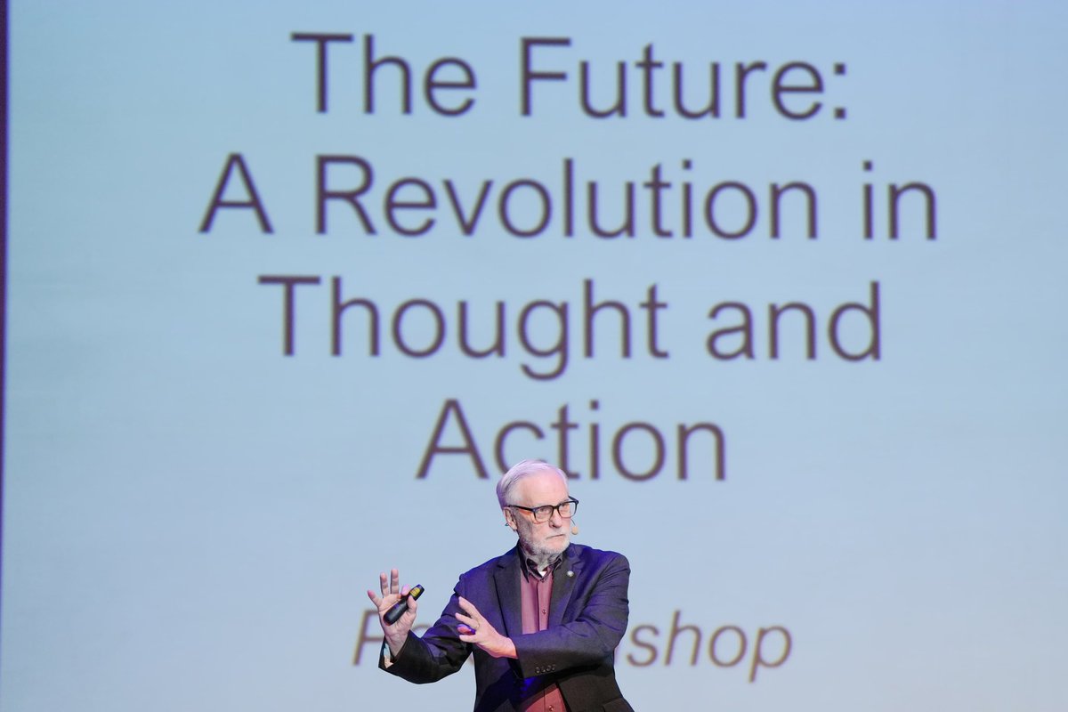 “La certeza está sobrevalorada. Hay cosas que, por naturaleza, son inciertas, y no podemos prever el futuro con exactitud. En lugar de temer la incertidumbre, debemos abrazarla, aprovechar sus posibilidades y abrirnos a experimentar nuevas rutas”, afirma Peter Bishop,